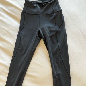 Great condition lululemon extreme leggings size 2